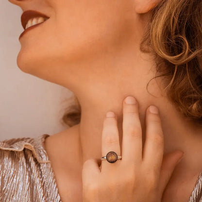 Bague solitaire simple en argent marron et orange safrane